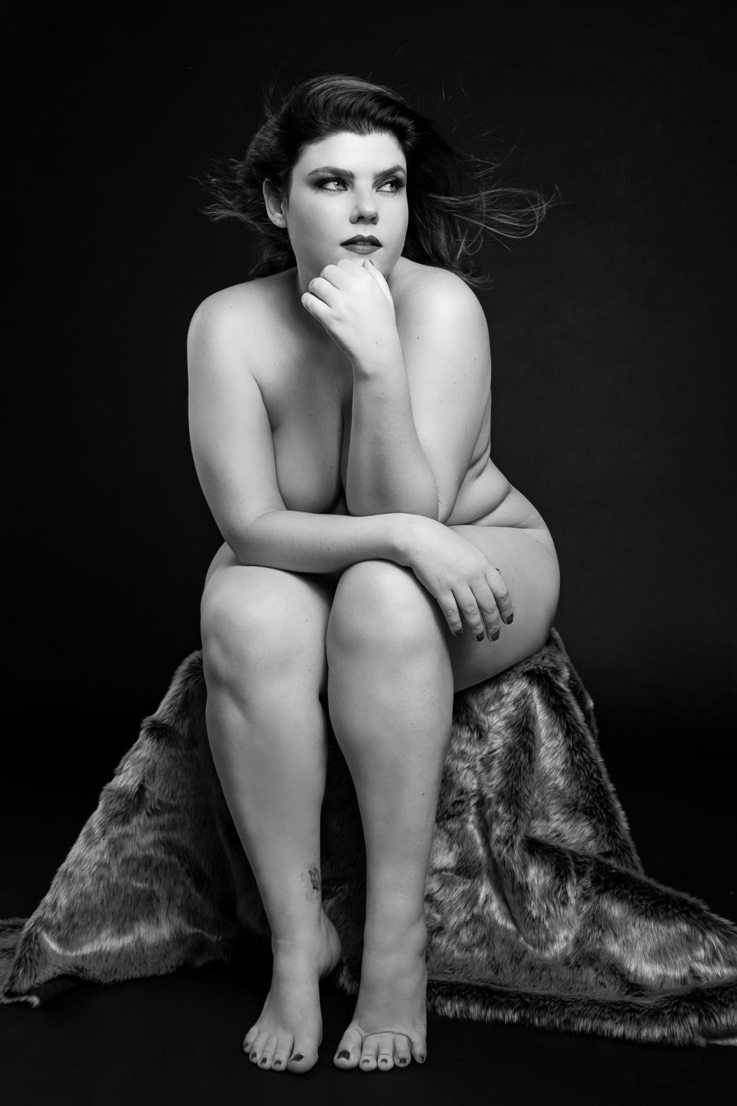 Foto Modelo Plus Size mostra seu talento em ensaio nu artístico Foto Modelo Plus Size mostra seu talento em ensaio nu artístico - Imagem 5
