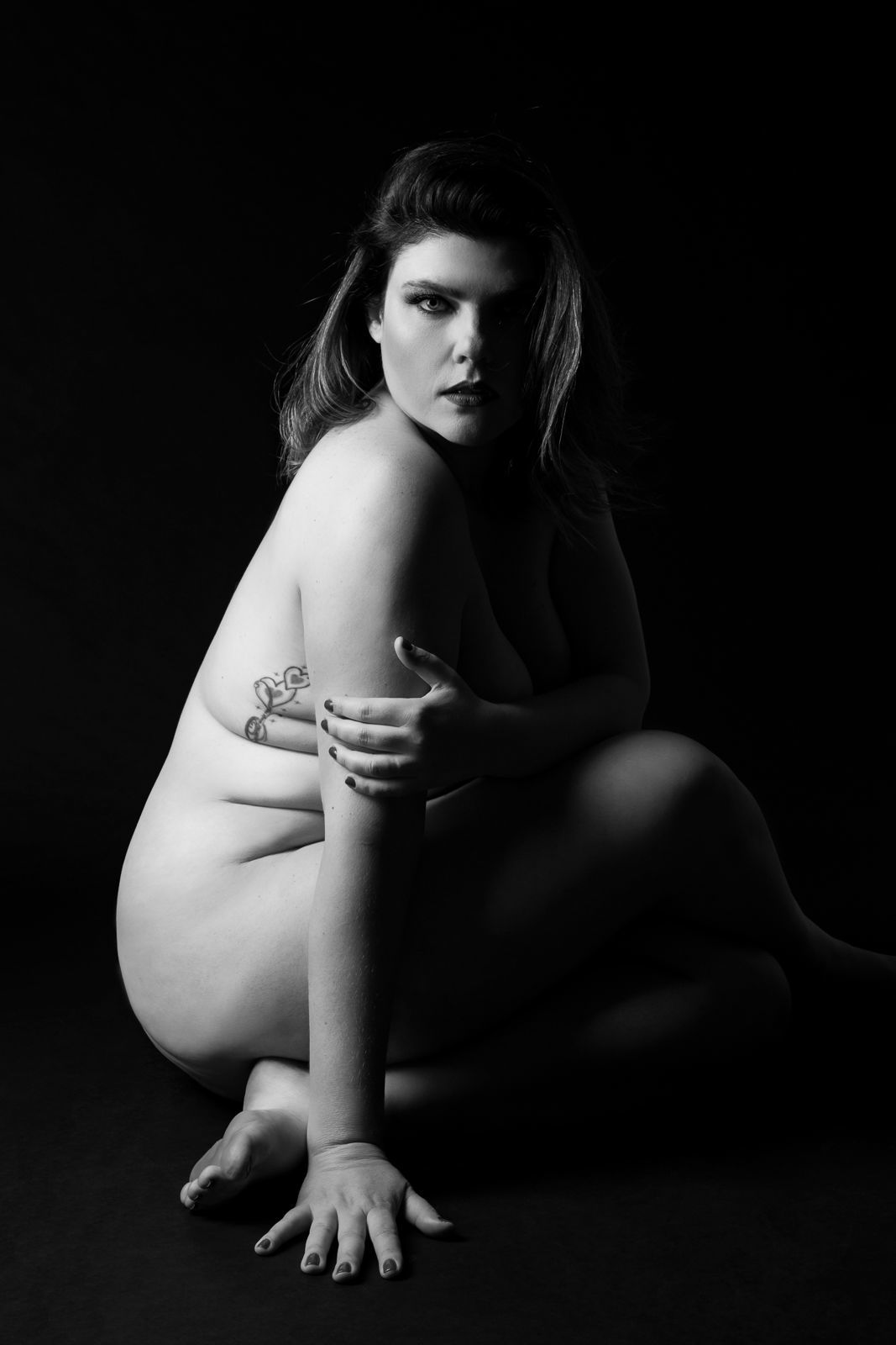 Foto Modelo Plus Size mostra seu talento em ensaio nu artístico Foto Modelo Plus Size mostra seu talento em ensaio nu artístico - Imagem 14