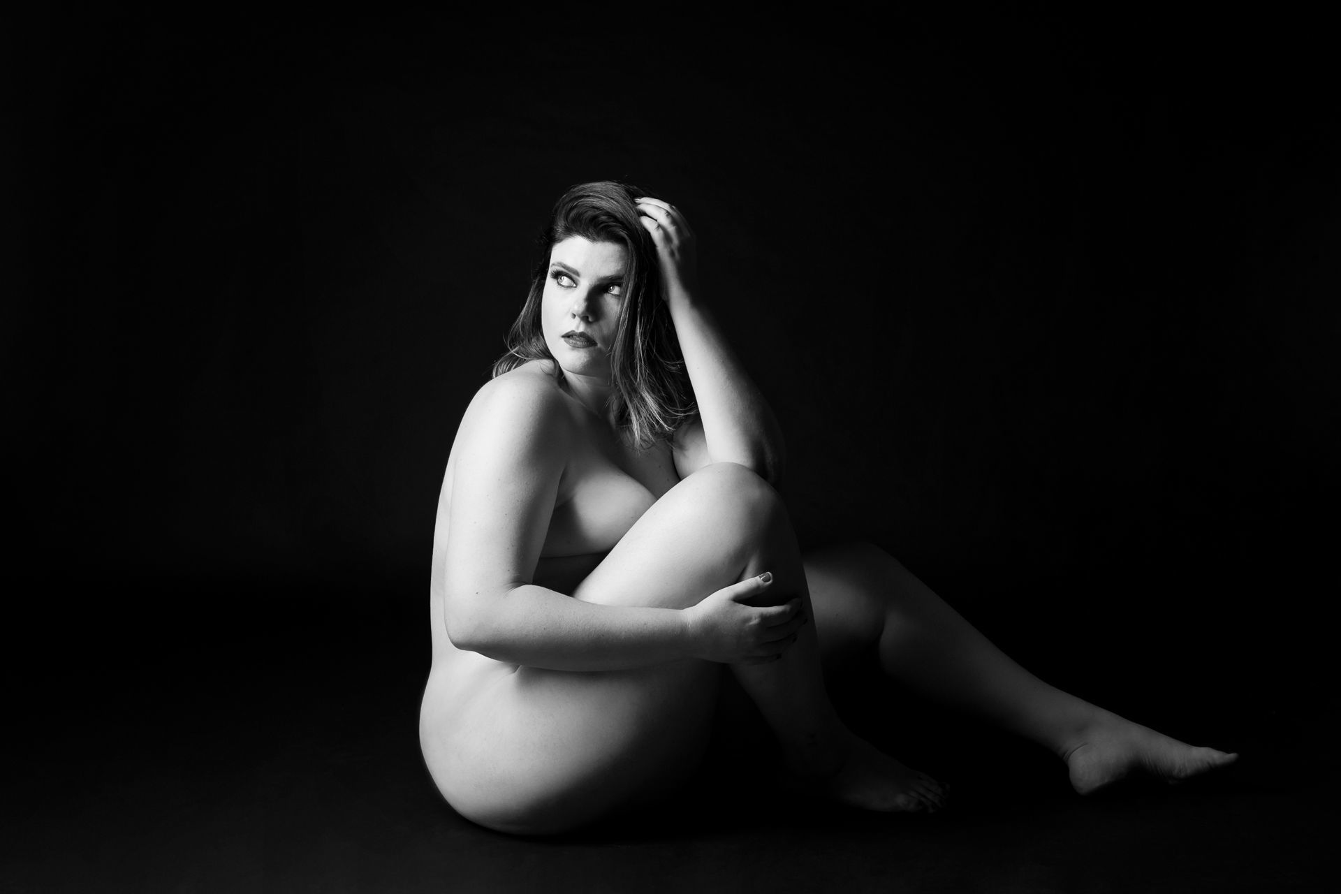 Foto Modelo Plus Size mostra seu talento em ensaio nu artístico Foto Modelo Plus Size mostra seu talento em ensaio nu artístico - Imagem 22