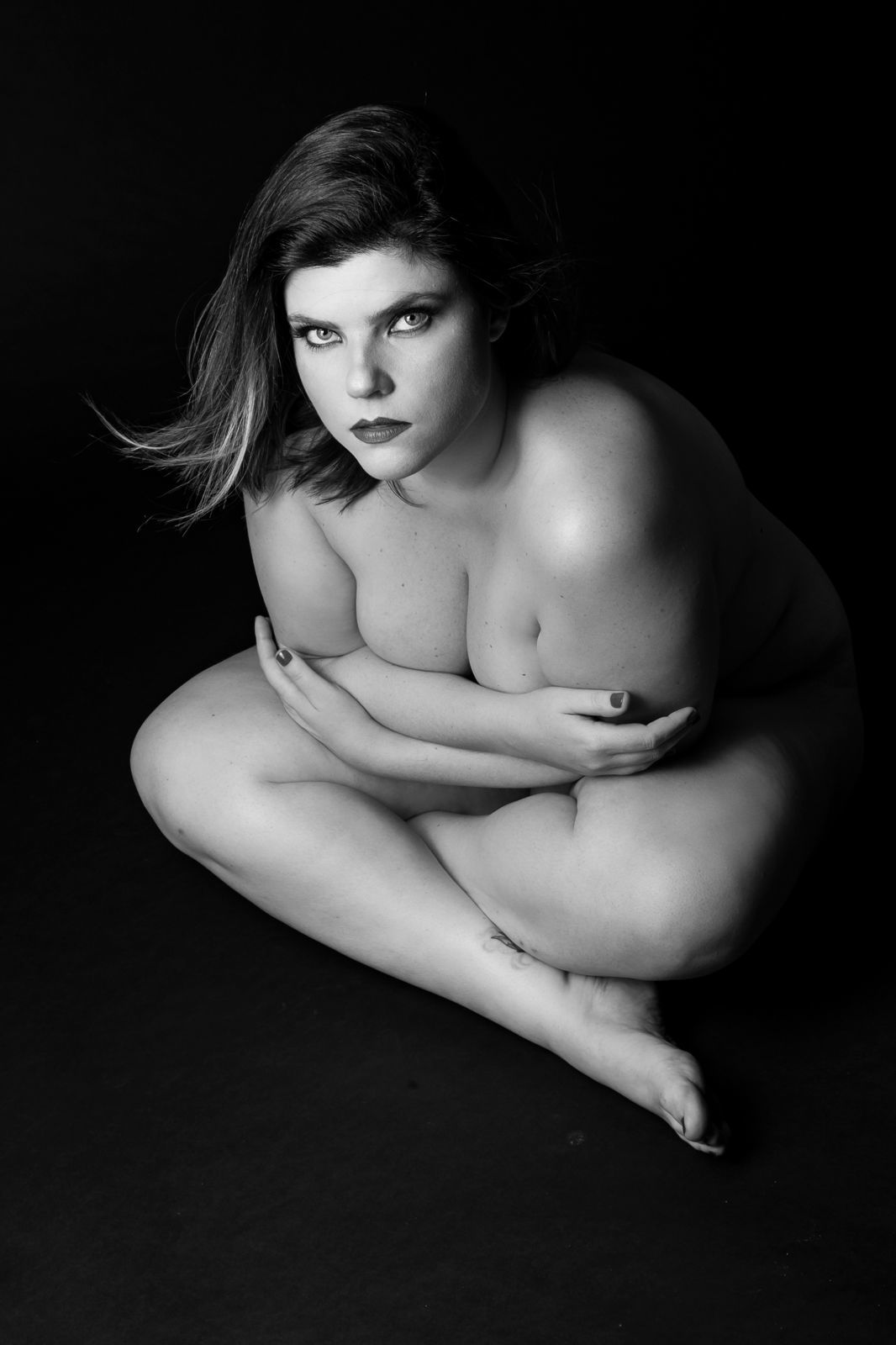 Foto Modelo Plus Size mostra seu talento em ensaio nu artístico Foto Modelo Plus Size mostra seu talento em ensaio nu artístico - Imagem 18