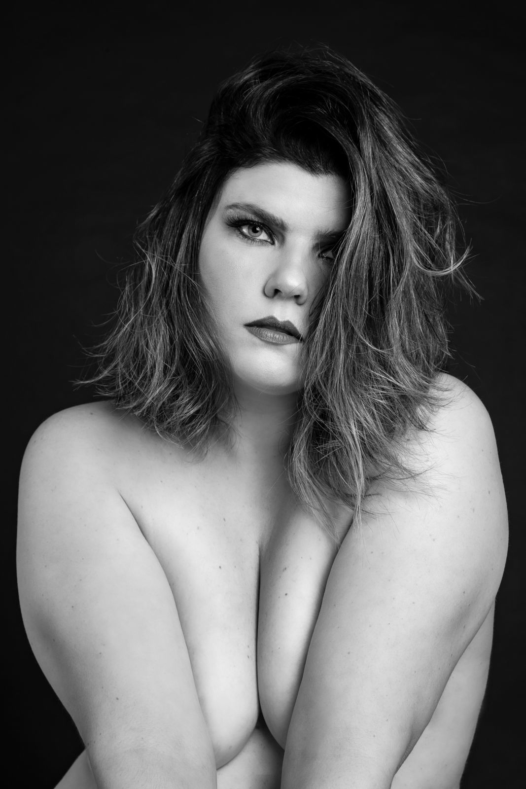 Foto Modelo Plus Size mostra seu talento em ensaio nu artístico Foto Modelo Plus Size mostra seu talento em ensaio nu artístico - Imagem 8
