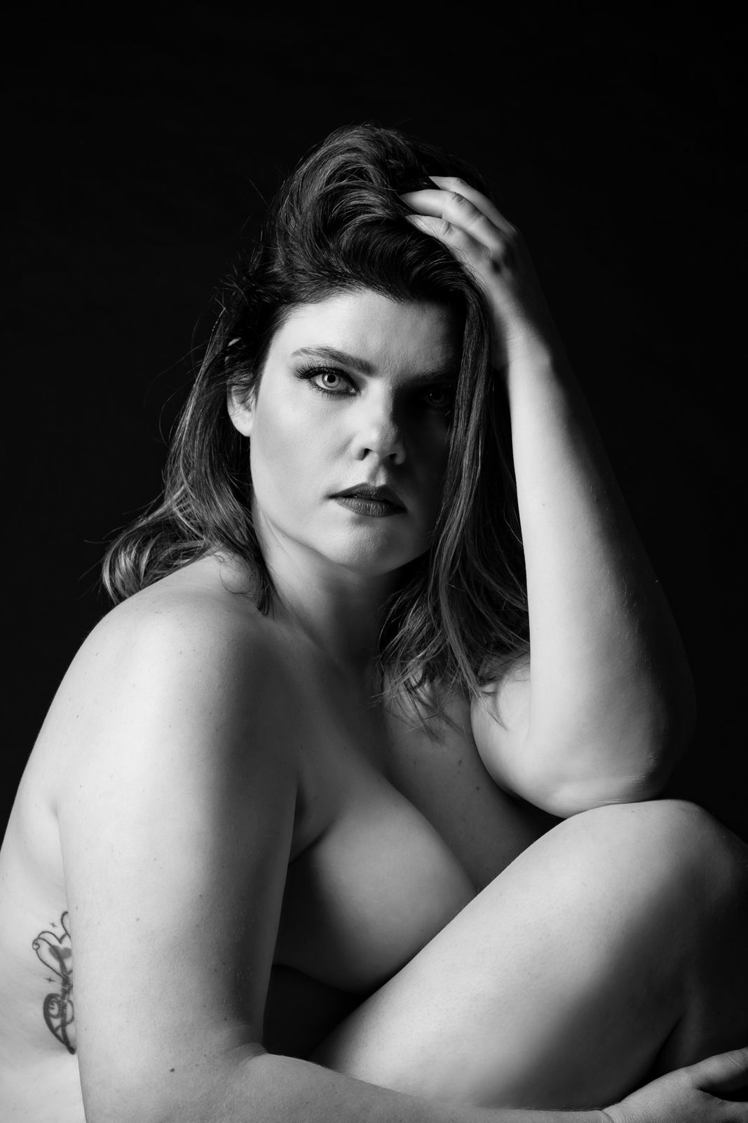 Foto Modelo Plus Size mostra seu talento em ensaio nu artístico Foto Modelo Plus Size mostra seu talento em ensaio nu artístico - Imagem 21